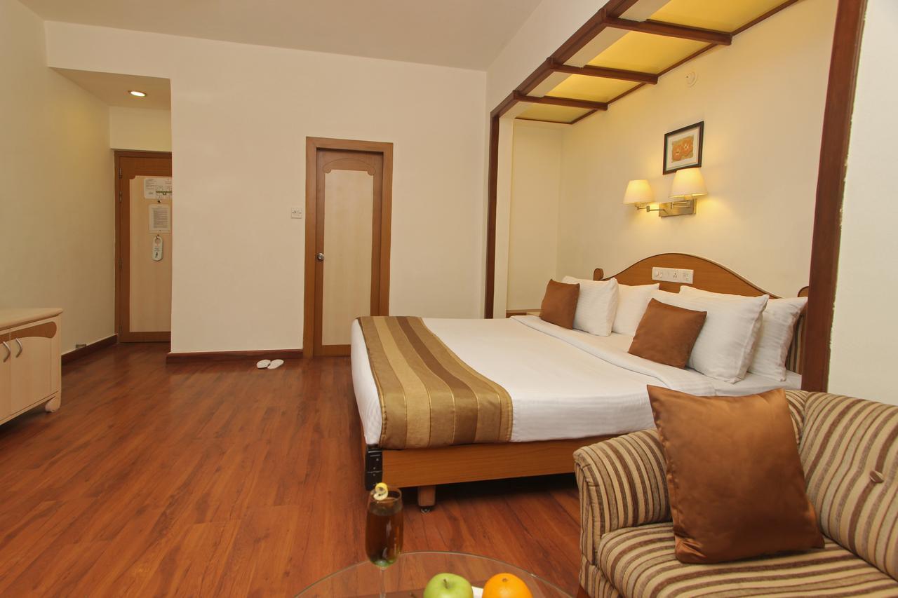 Hotel Park Central Comfort- E- Suites Pune Esterno foto