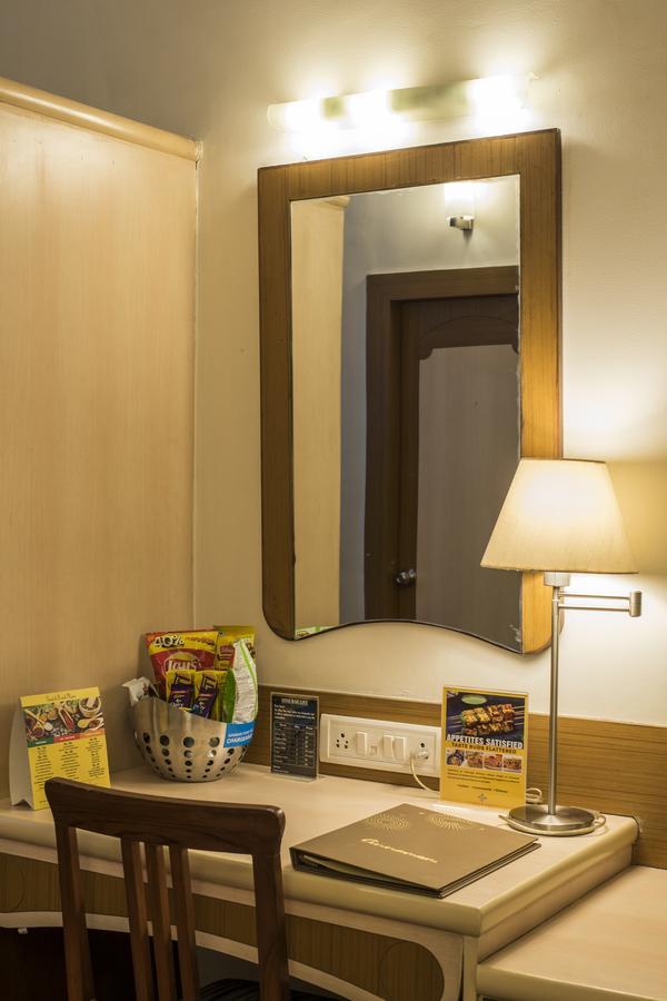 Hotel Park Central Comfort- E- Suites Pune Esterno foto