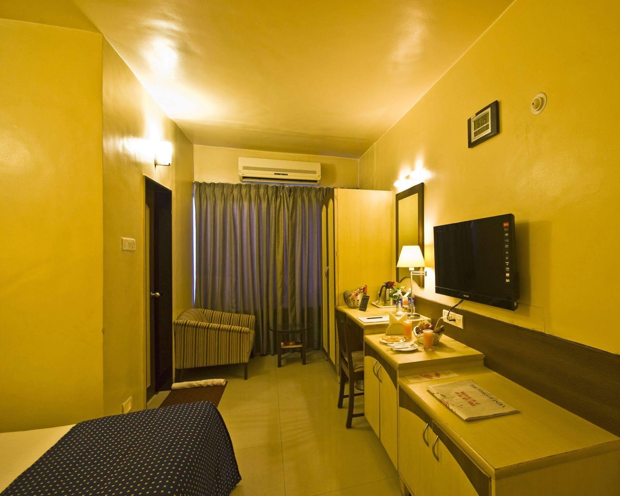 Hotel Park Central Comfort- E- Suites Pune Esterno foto