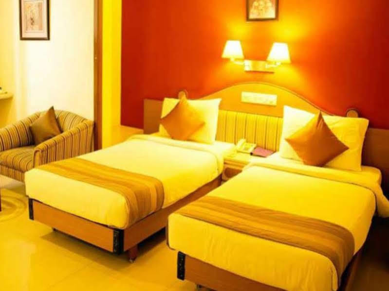 Hotel Park Central Comfort- E- Suites Pune Esterno foto