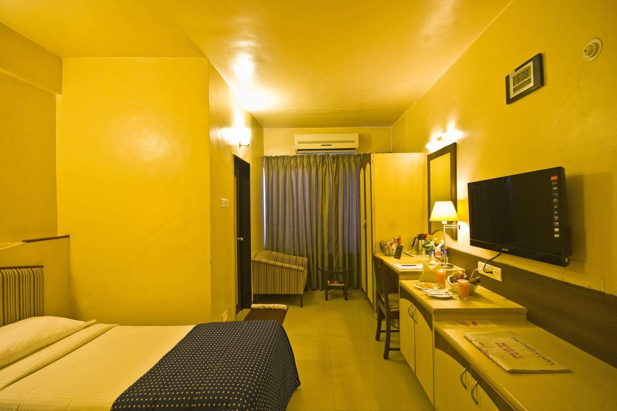 Hotel Park Central Comfort- E- Suites Pune Esterno foto