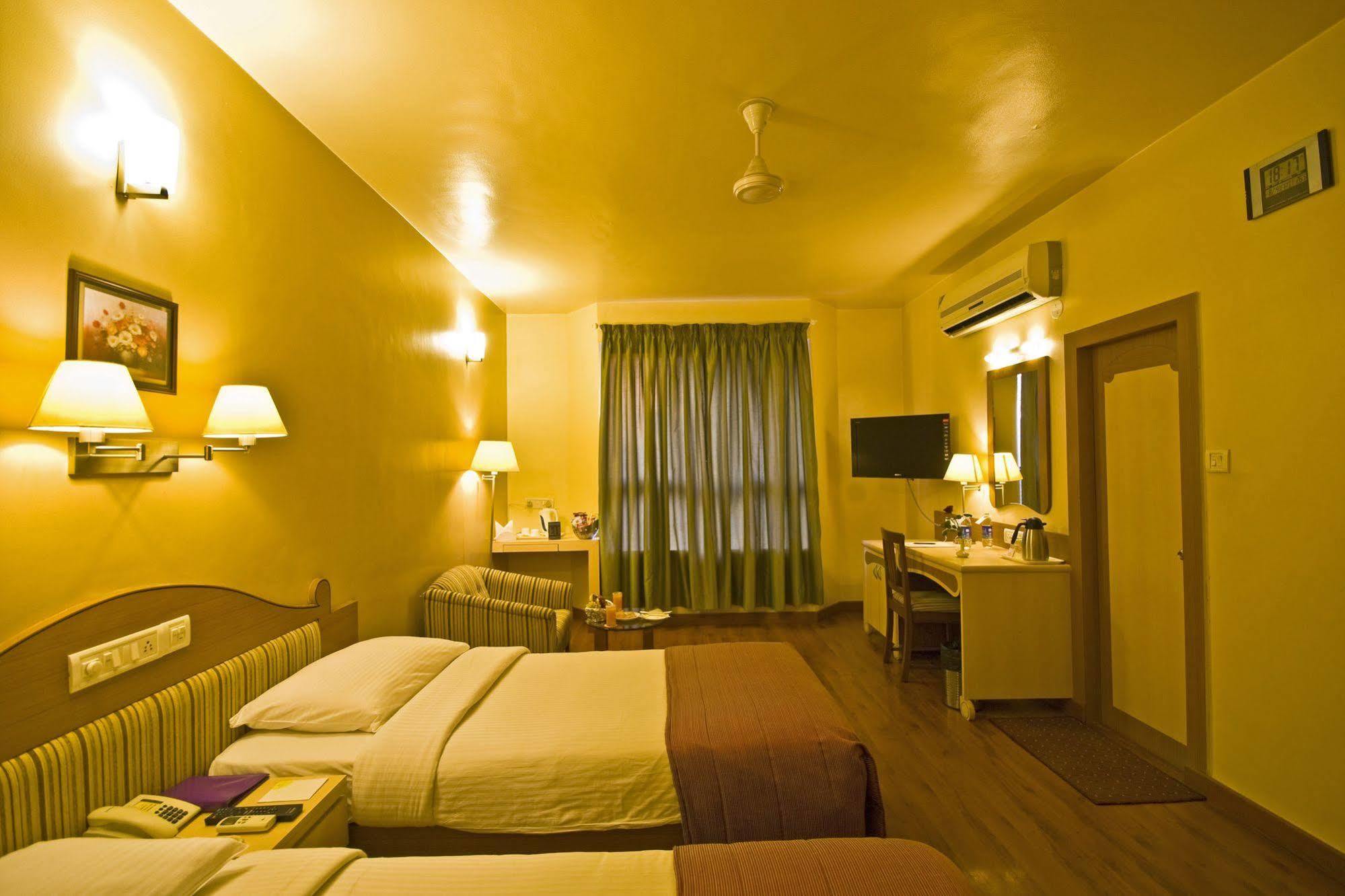 Hotel Park Central Comfort- E- Suites Pune Esterno foto