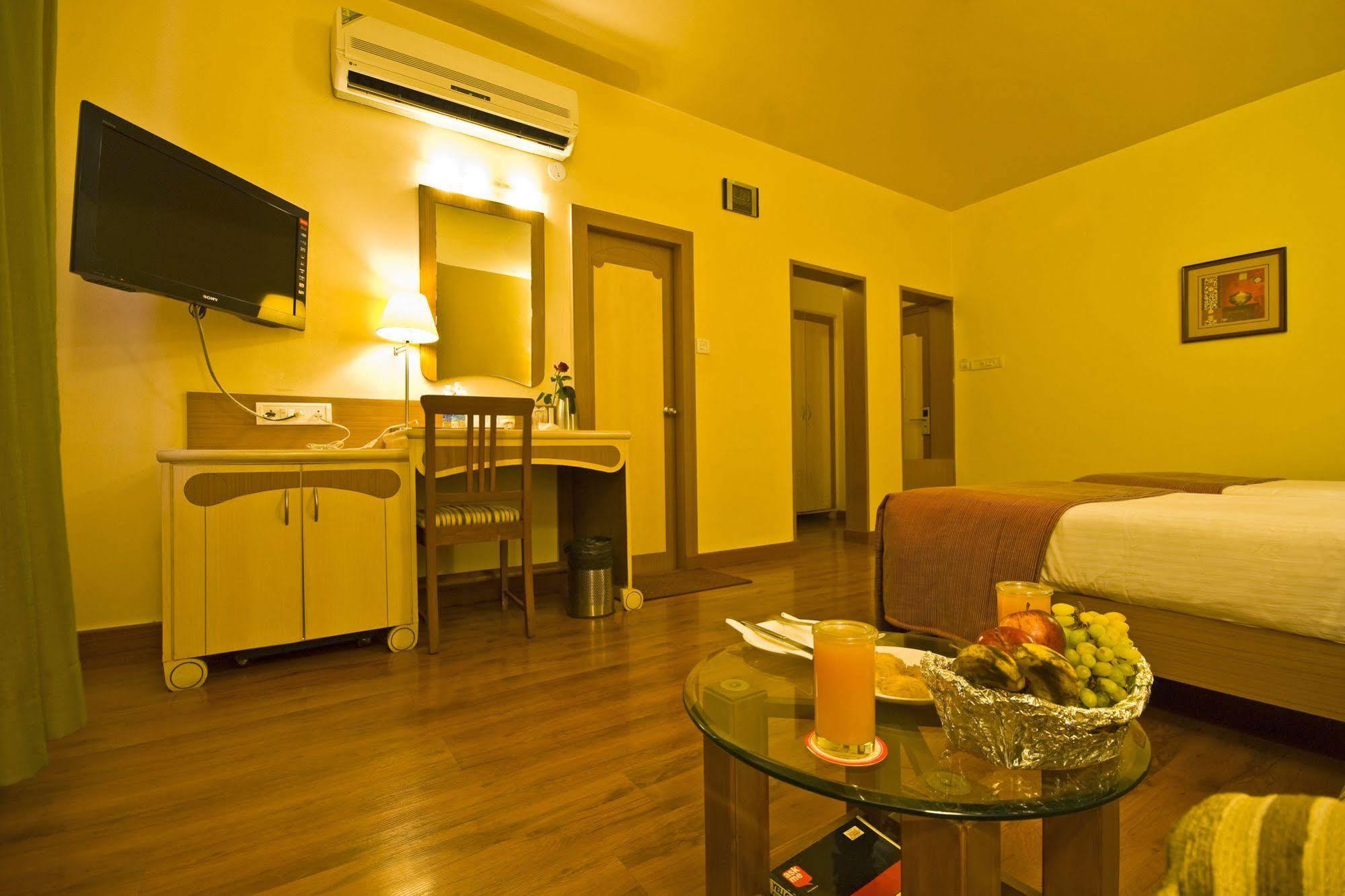 Hotel Park Central Comfort- E- Suites Pune Esterno foto