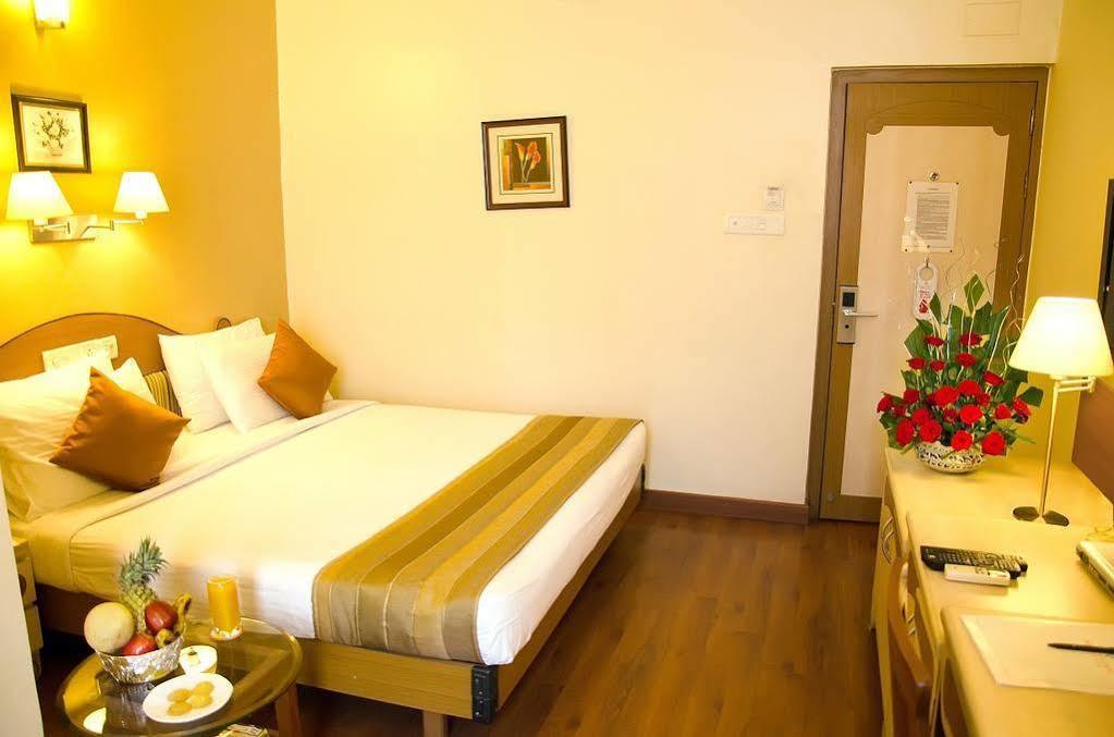 Hotel Park Central Comfort- E- Suites Pune Esterno foto